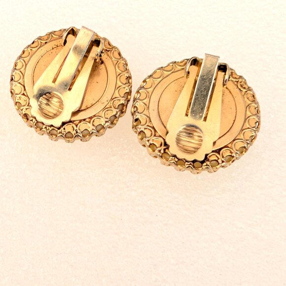 Pale lemon yellow and white swirl design vintage clip on earrings - Picture 6 of 6